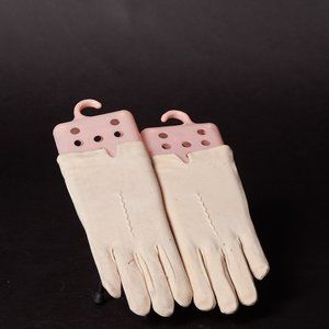 Vintage 1960s Cream Short Gloves